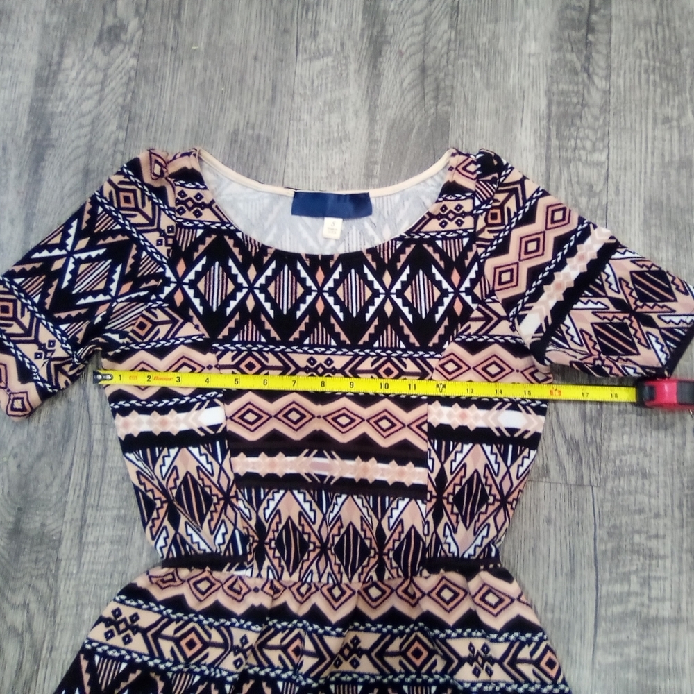 Francecas Buttons Geometric Patterned Dress - Picture 8 of 9